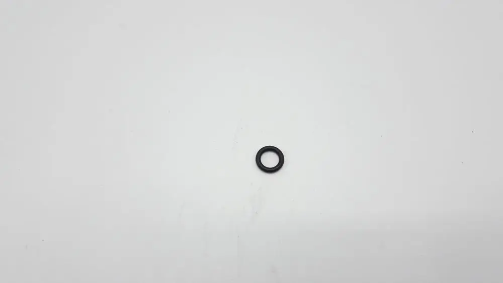 O-Ring in Schwarz auf einem weißen Hintergrund, geeignet für Anwendungen, die Dichtungen erfordern, möglicherweise in Verbindung mit Produkten der Marke Remeha.